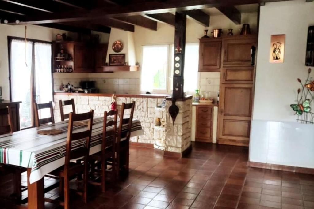 Maison Familiale Pays Basque Ahaxe-Alciette-Bascassan Bagian luar foto