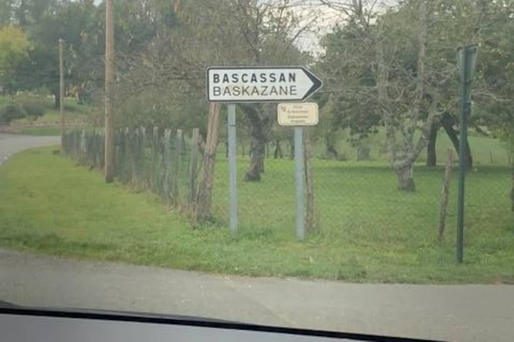 Maison Familiale Pays Basque Ahaxe-Alciette-Bascassan Bagian luar foto